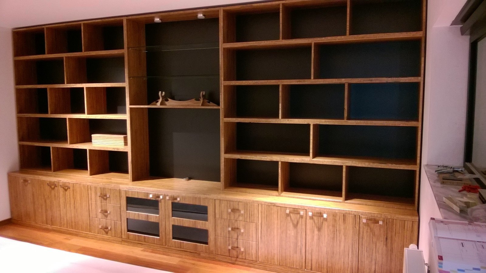 Panneaux multiplis — Bibliothèque sur mesure